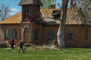 Школа в с. Пески-Удайские, арх. Сластион